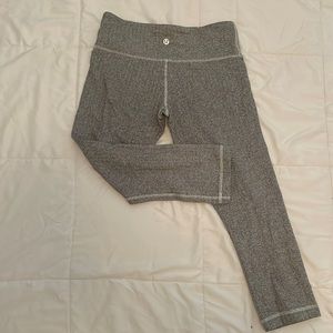 Lululemon gray textured cropped leggings